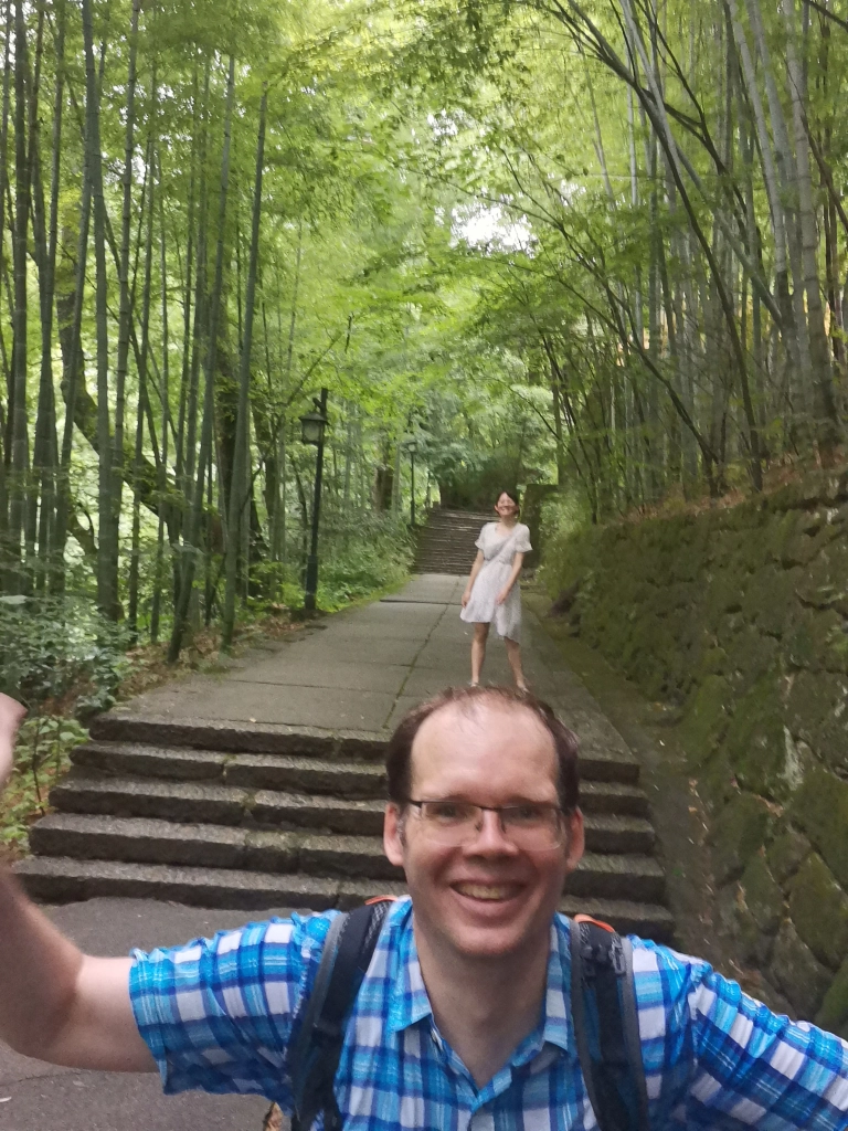 Huang Shan - Stefan und Matorina auf einem einfachen Wanderweg