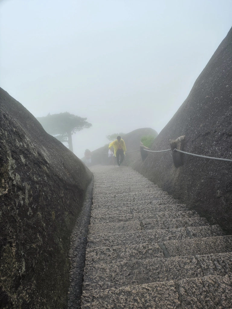 Die Treppen in den Bergen = für jeden zugänglich.