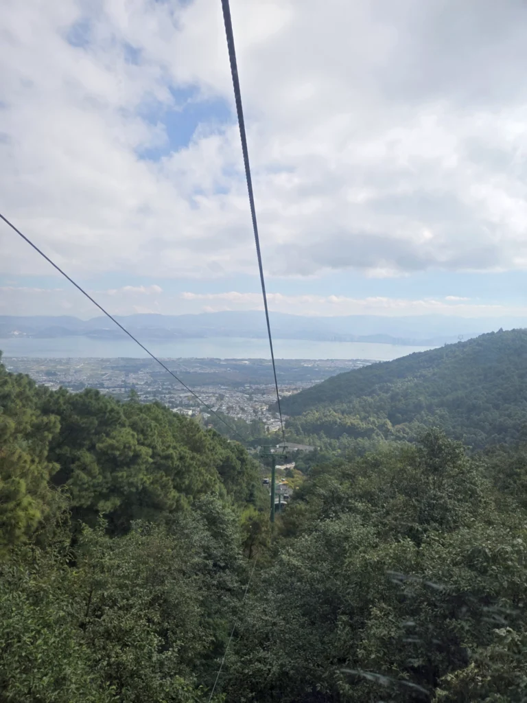 Die erste Seilbahn in das Cangshan Gebirge