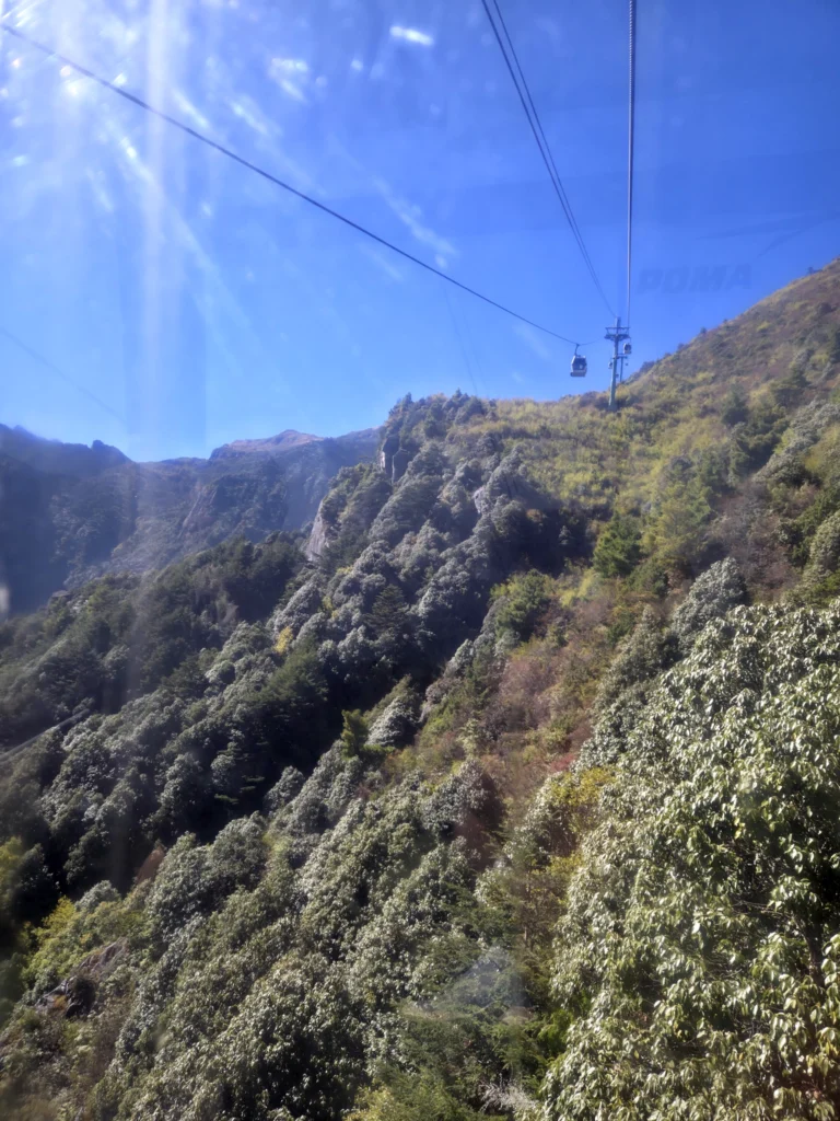 Blick auf die Seilbahnstrecke