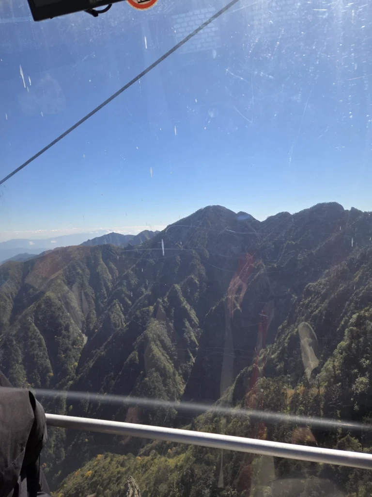 Blick auf die Seilbahnstrecke
