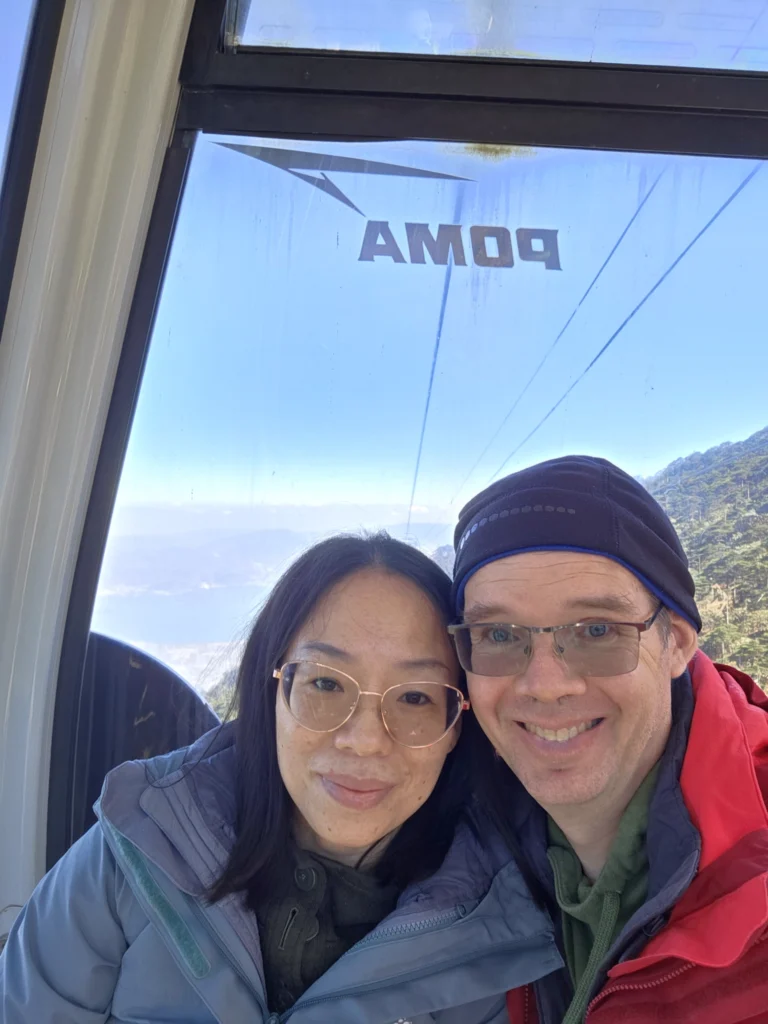 Rong und Stefan in der Seilbahn