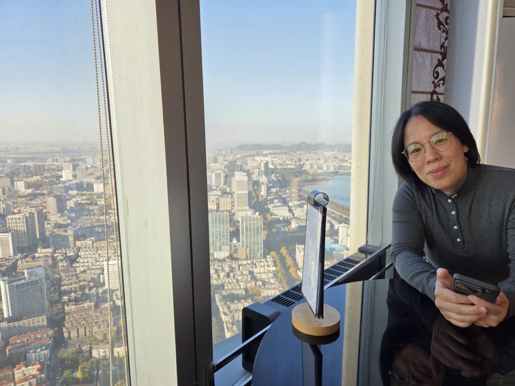 Rong mit Nanjing bei Tag im Hintergrund