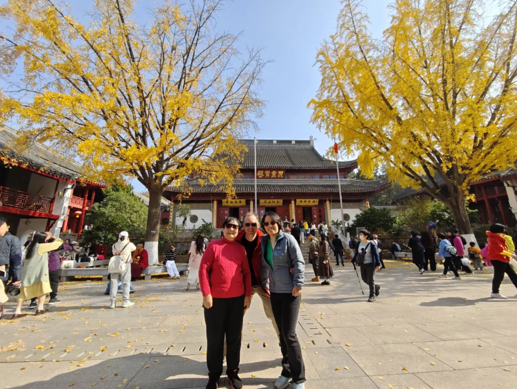 Rong, Stefan und WangHong am Parkeingang